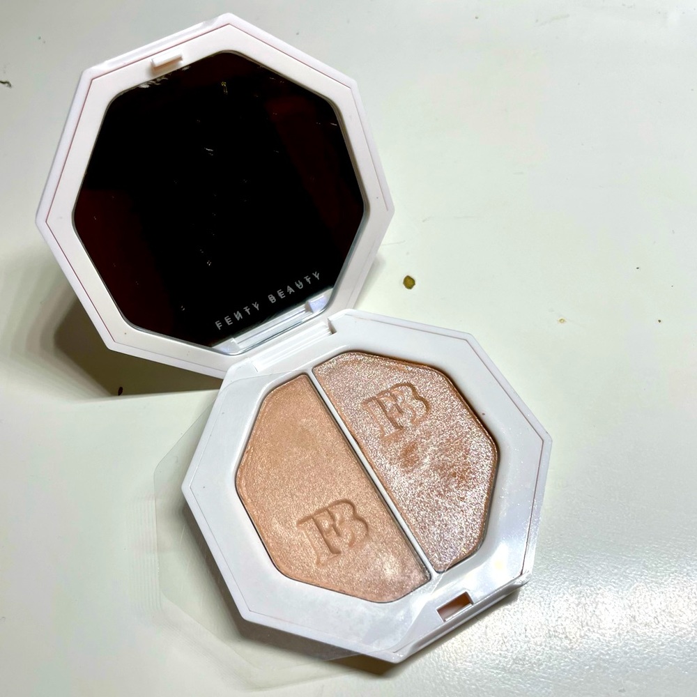 Fenty Beauty highlighter color lightning dust and fire crystal